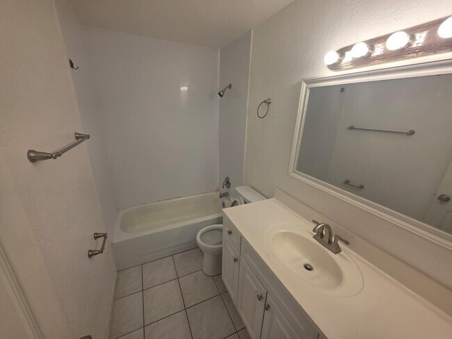 Building Photo - 3103 NW 3rd Ave