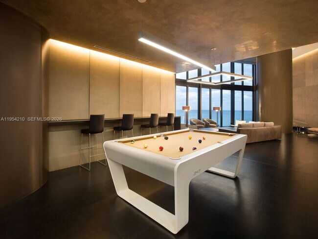 Building Photo - 18555 Collins Ave