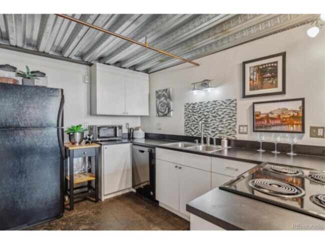 Building Photo - 1111 Osage St