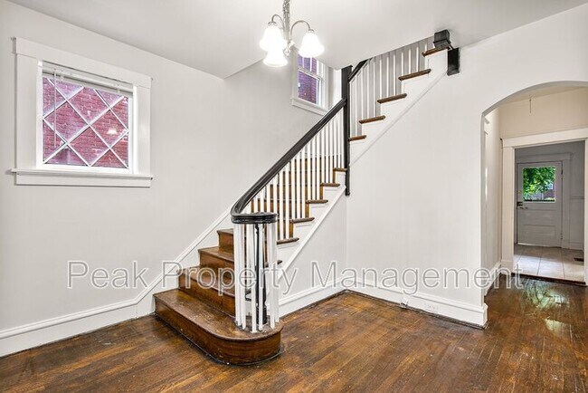 Building Photo - 1304 Bainbridge St