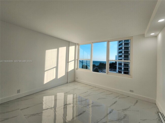 Building Photo - 3505 S Ocean Dr