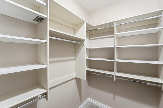 Building Photo - 5350 E Deer Valley Dr