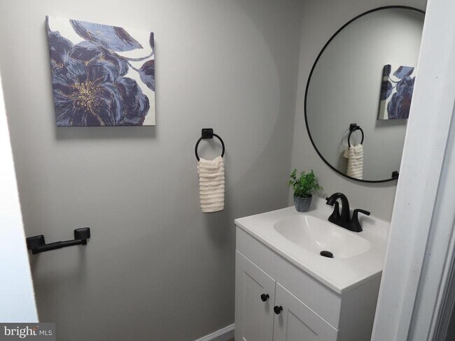 Building Photo - 563 Principio Rd