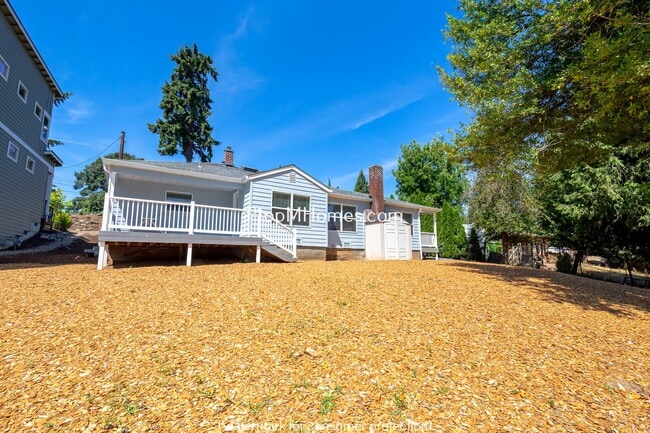 Building Photo - Updated Three Bedroom Home in Milwaukie - Large Fenced Yard!