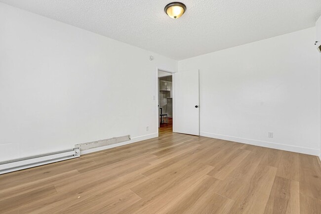 Building Photo - Spacious 1 Bedroom Apartments with Parking - Noho Arts District