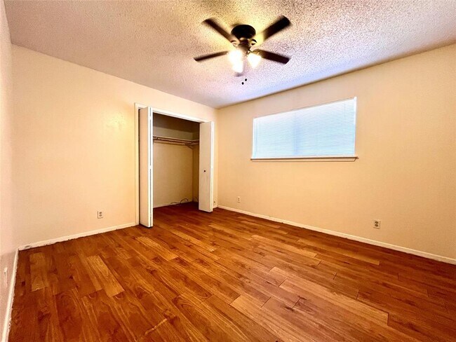 Building Photo - 2802 Aftonshire Wy