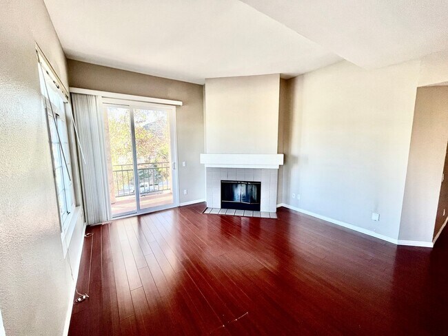 Building Photo - Spacious Remodeled Condo at River Colony C...