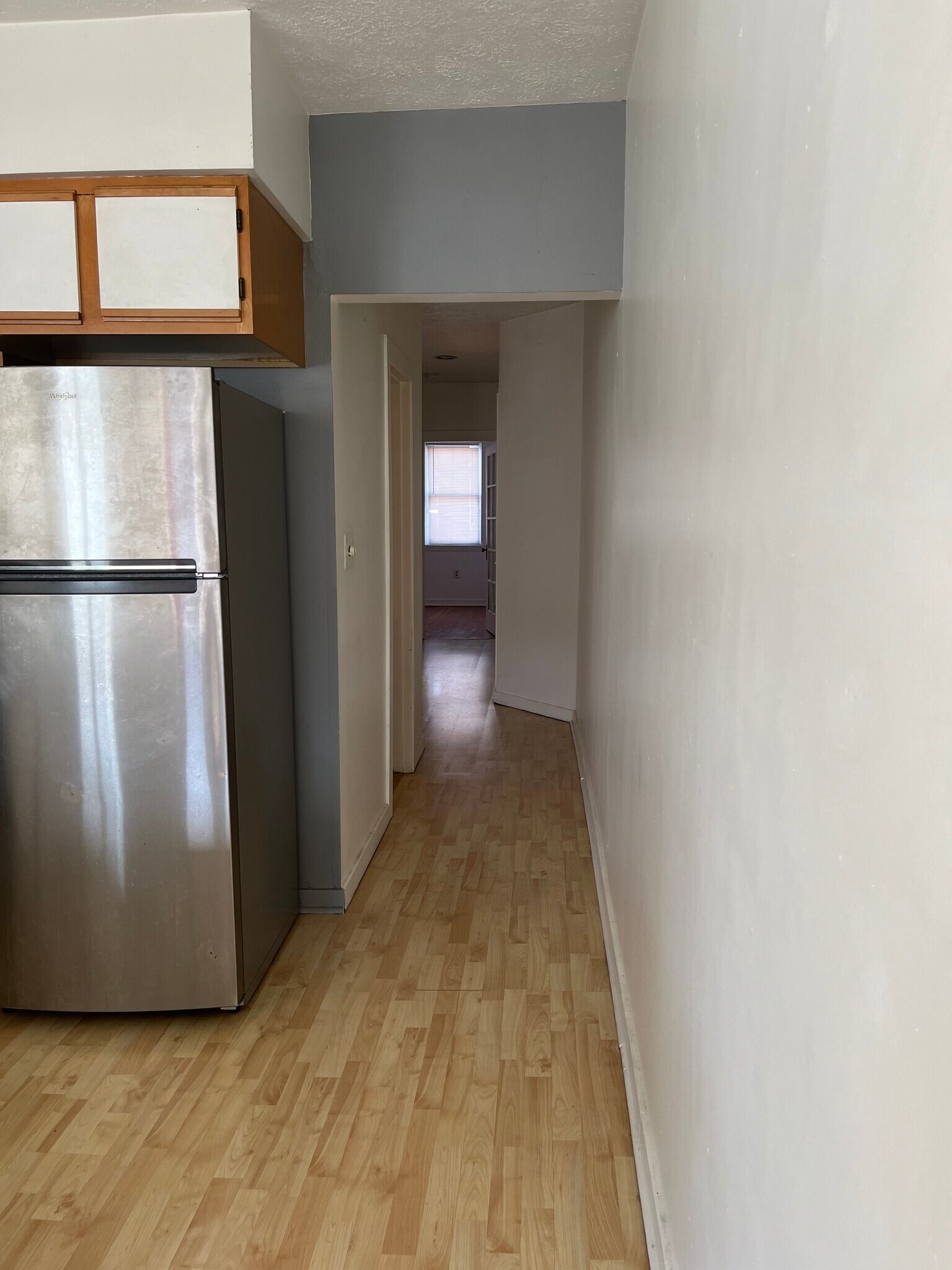Hallway to Bedrooms, Bathroom and Front Entrance - 2328-2 E Carson St