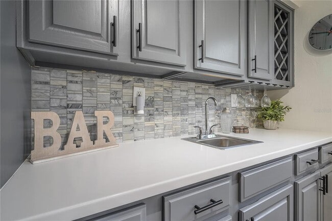 Building Photo - 920 W Orient St