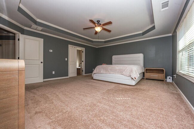 Building Photo - 4669 Sierra Creek Dr NE