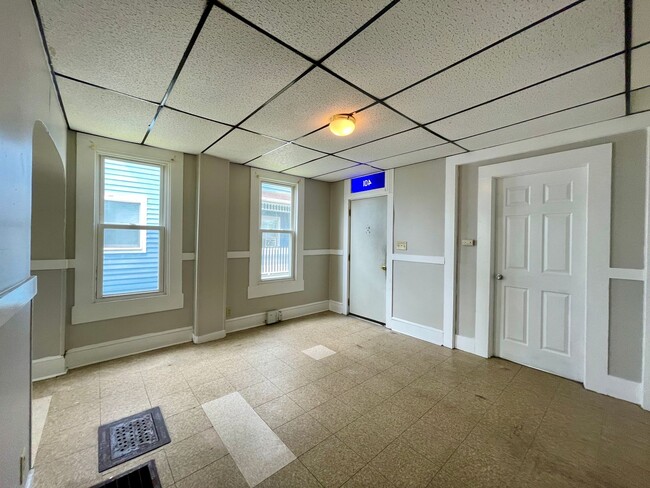 Building Photo - Spacious 4 Bedroom Twin FOR RENT in Bridge...
