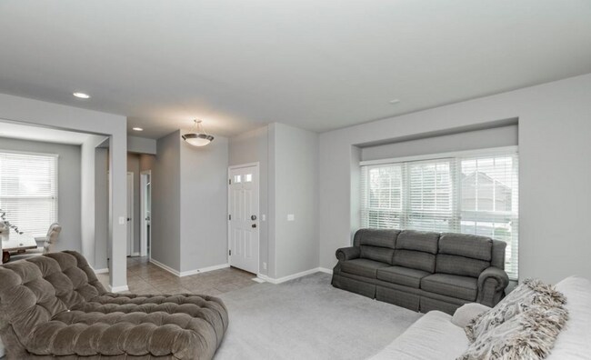 Building Photo - Stunning 4 Bedroom Elkhorn Home!!