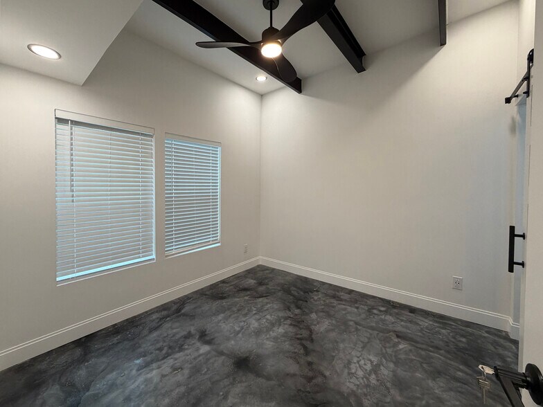 Building Photo - 222 S Olive St