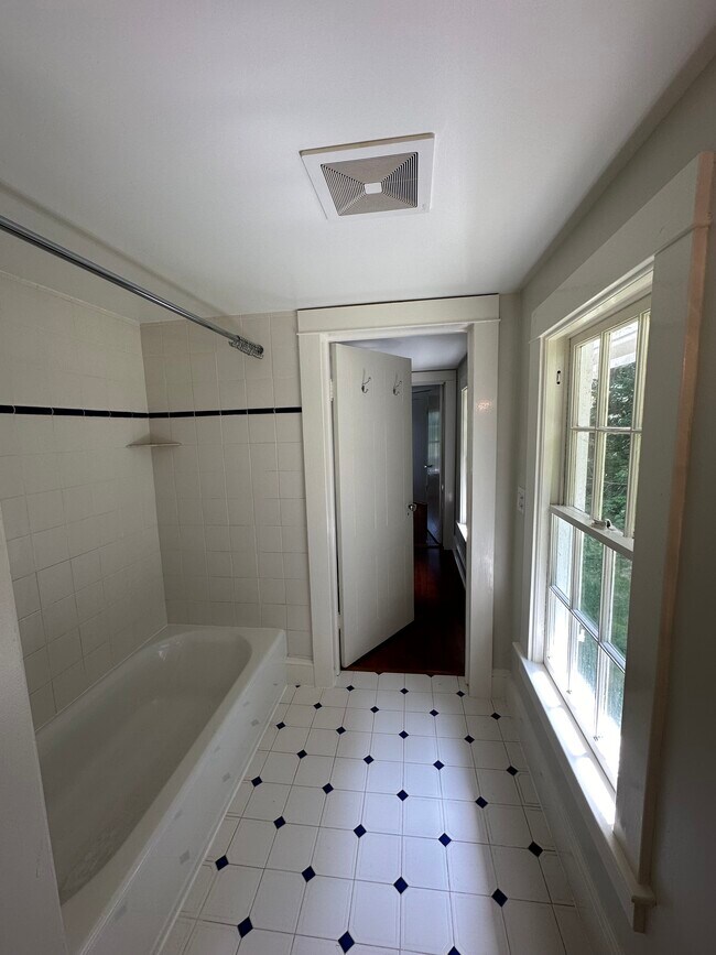 Building Photo - 4260 Old Route 22