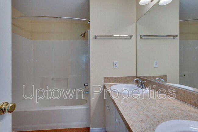 Building Photo - 3706 SW Troy St