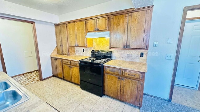 Building Photo - 4816 S Fairmont Ave