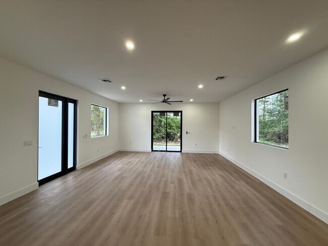 Building Photo - 1034 Alcalde St E