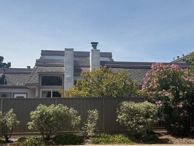 Building Photo - 976 De Soto Ln