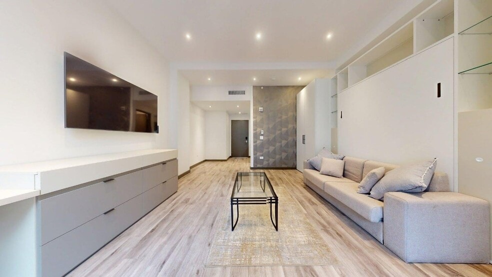 Building Photo - Broad Street