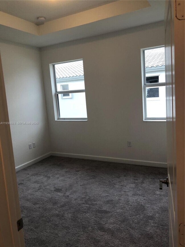 Building Photo - 2610 SE 13th St