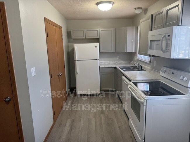 Building Photo - Woodland Acres