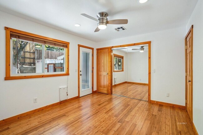 Building Photo - 54025 Strawberry Valley Dr