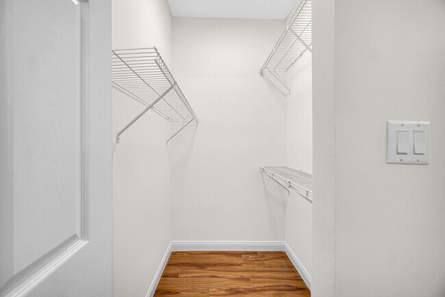 Building Photo - 1661 Commodore Ct