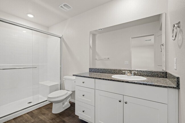 Building Photo - Modern 3 Bedroom Town House near Explorati...