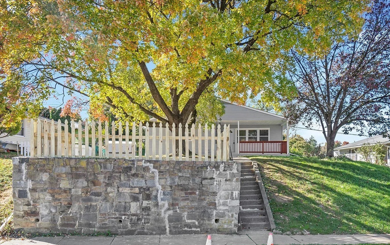 Building Photo - 143 Greenmeadow Dr