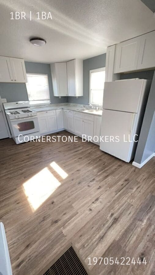 Building Photo - 215 S Curtis St