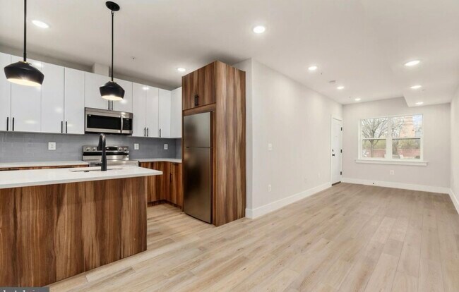 Building Photo - 2011 Benning Rd NE