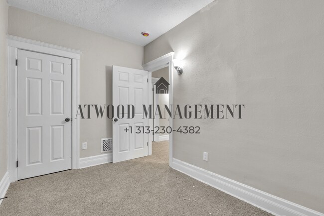 Building Photo - This beautifully updated 3-bedroom, 1-bath single-family home is ready for move-in!