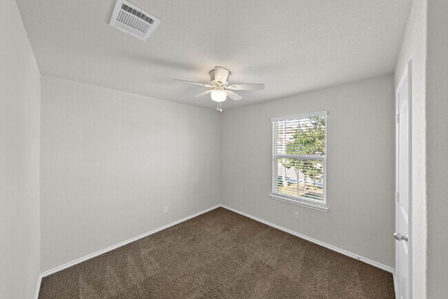 Building Photo - SOLAR Powered Home for Utility Savings! 1 MONTH FREE RENT WITH 20 MONTH LEASE!