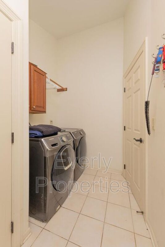 Building Photo - 1617 Legend Cir