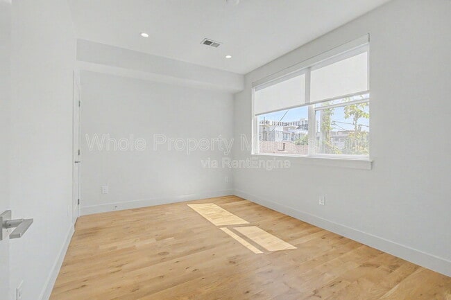 Building Photo - 2708 W 25th Ave