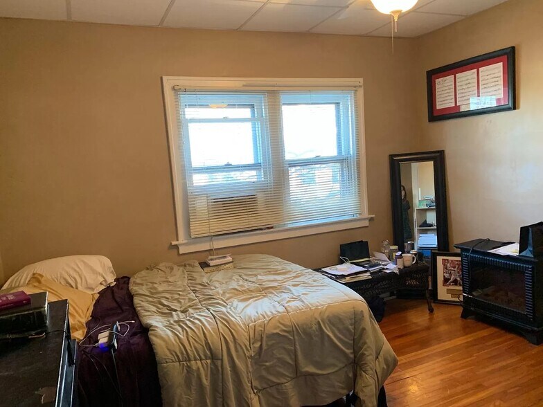 Building Photo - 647 Probasco St