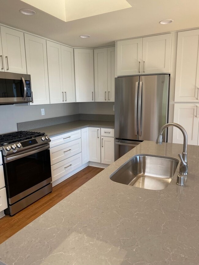 Building Photo - Beautiful Home in the Ventura Foothills