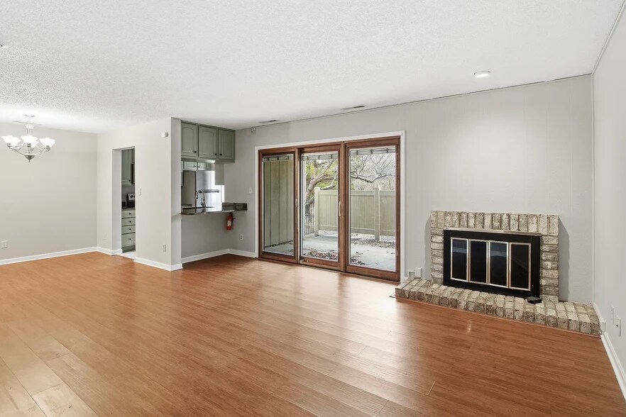 Building Photo - 2103 Melrose Dr