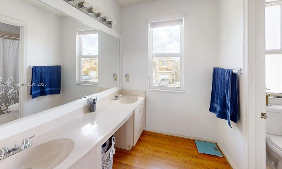 Building Photo - 8422 SW 44th Pl