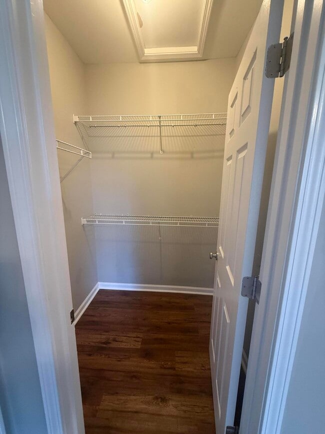 Building Photo - 858 Melanie Ln