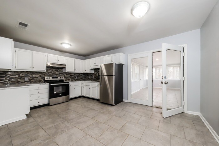 Building Photo - 4025 Oak Ridge Dr