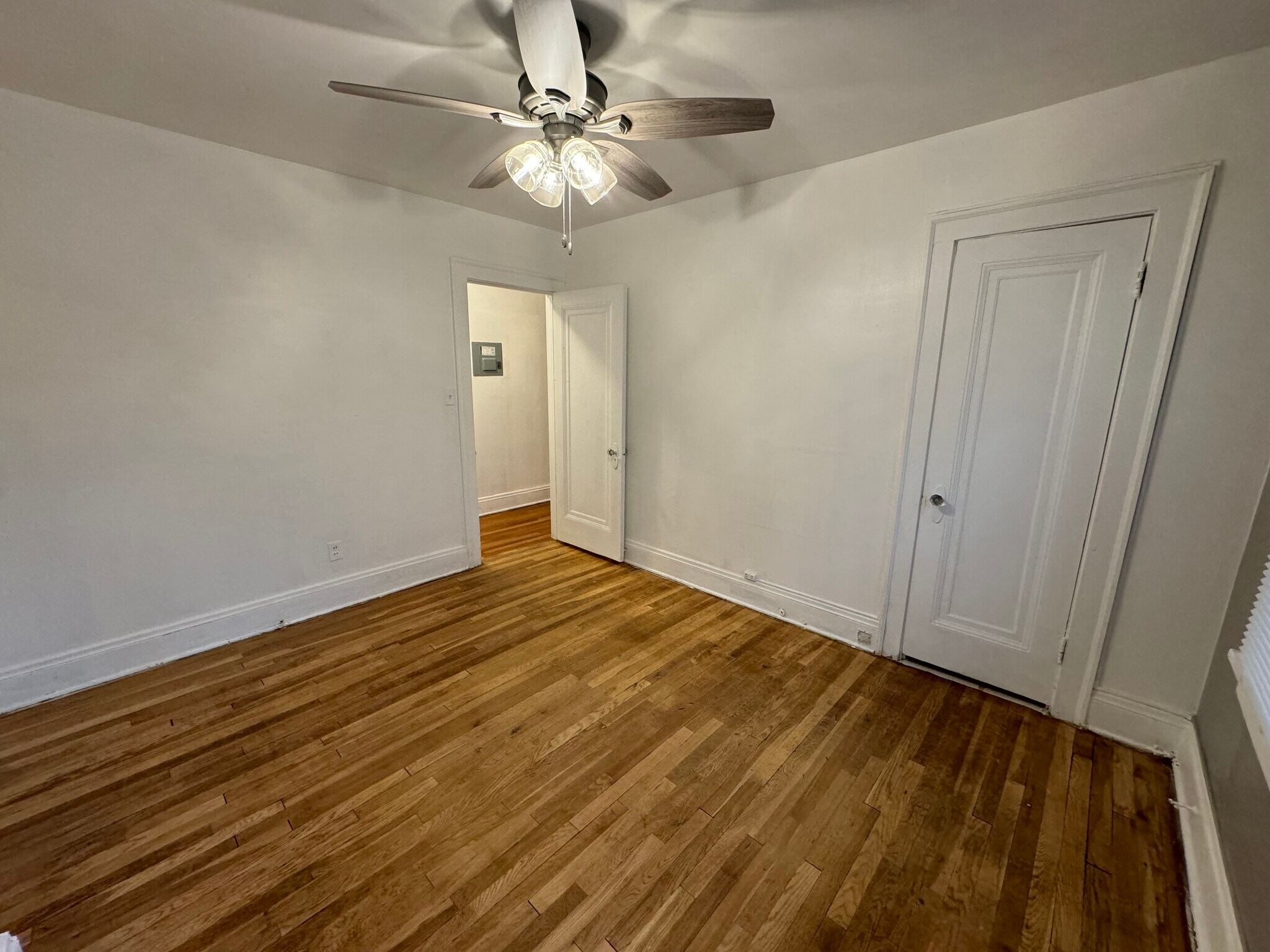 Bed 1 - 3362 Sutton Rd