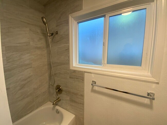 Building Photo - Beautiful Tacoma 4-Bedroom! Apply Today!