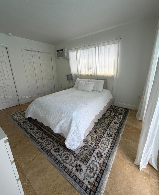 Building Photo - 2185 NE 123rd St