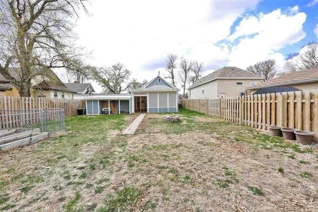 Building Photo - House- NW