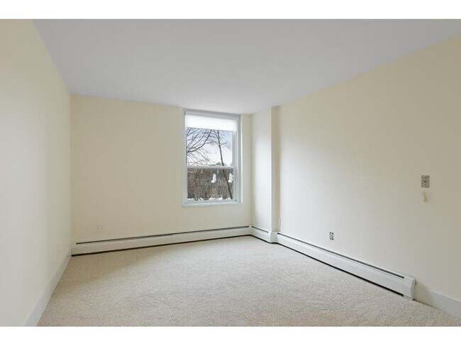 Building Photo - 1425 W 28th St