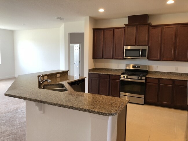 Building Photo - 4 BED HOME LOCATED IN WINTER GARDEN!