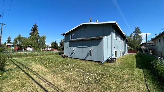 Building Photo - 1103 Karluk St