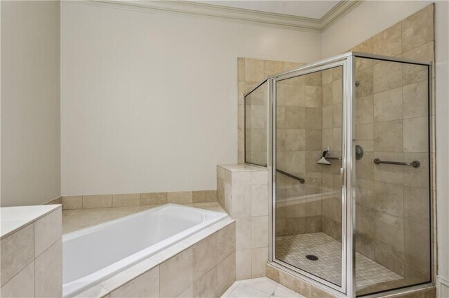 Building Photo - 2500 Peachtree Rd NW