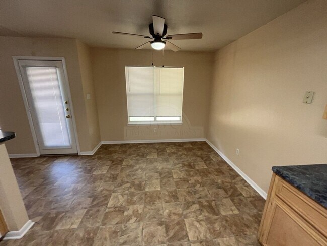 Building Photo - 2707 Casey Dr